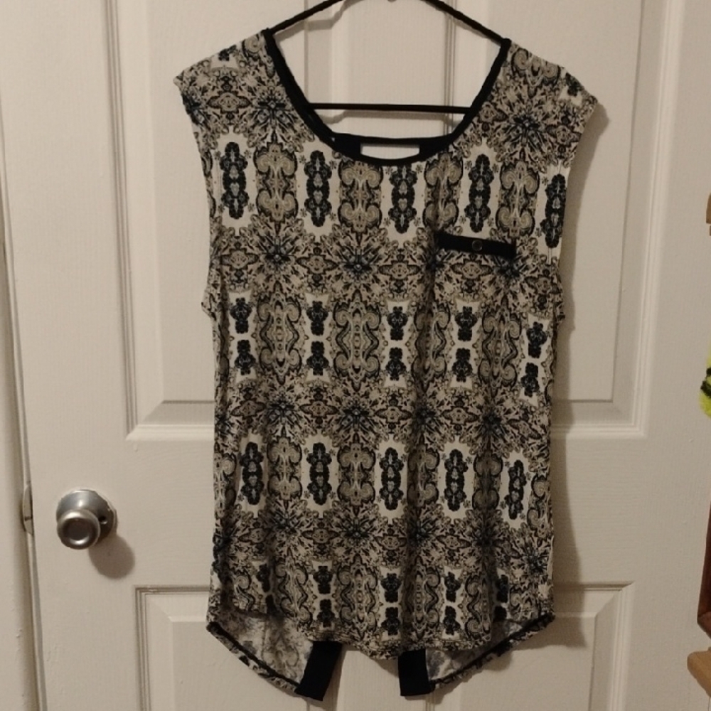 Maurices Black and Cream Asymmetrical Tunic Blouse